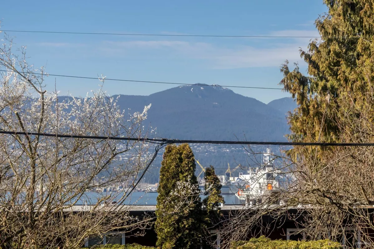 Laundry Room Photo of 101 2240 Wall Street, Vancouver, BC