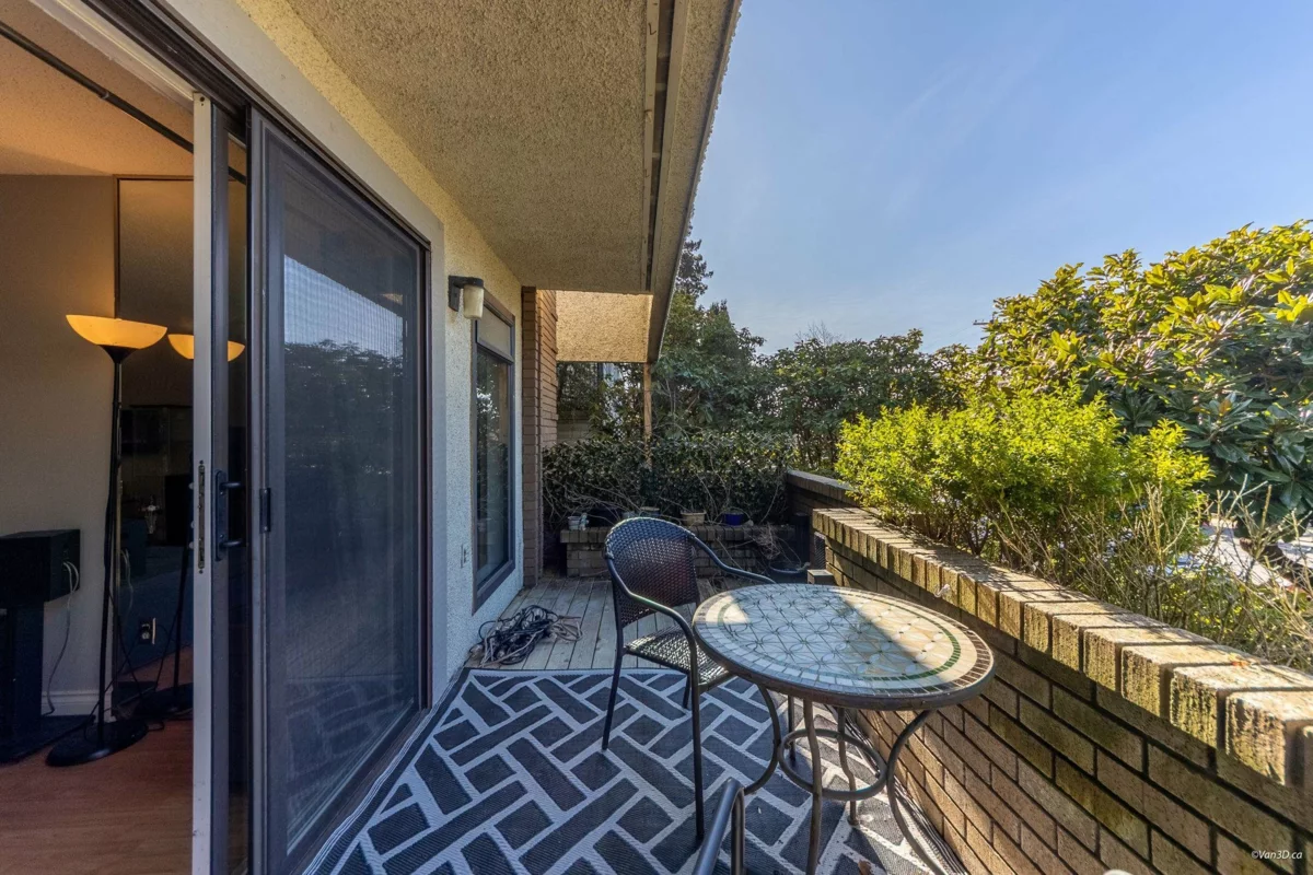 Powder Room Photo of 101 2240 Wall Street, Vancouver, BC