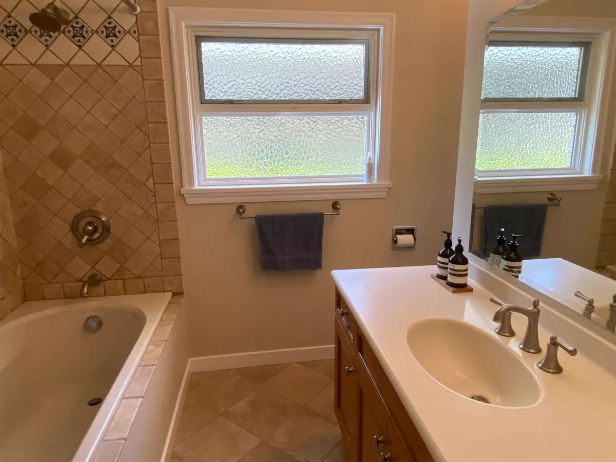 Laundry Room Photo of 5876 Highbury Street, Vancouver, BC