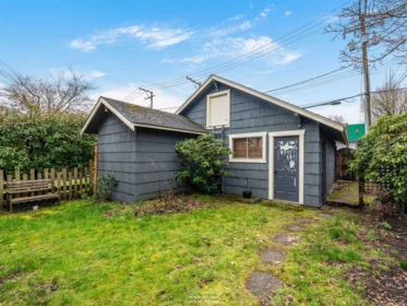Hot Tub / Spa Photo of 5915 Chester Street, Vancouver, BC