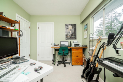 Entry Foyer Photo of 12448 97b Street, Surrey, BC