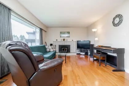 Kitchen Photo of 12448 97b Avenue, Surrey, BC