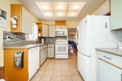 Primary Bathroom Photo of 12448 97b Street, Surrey, BC