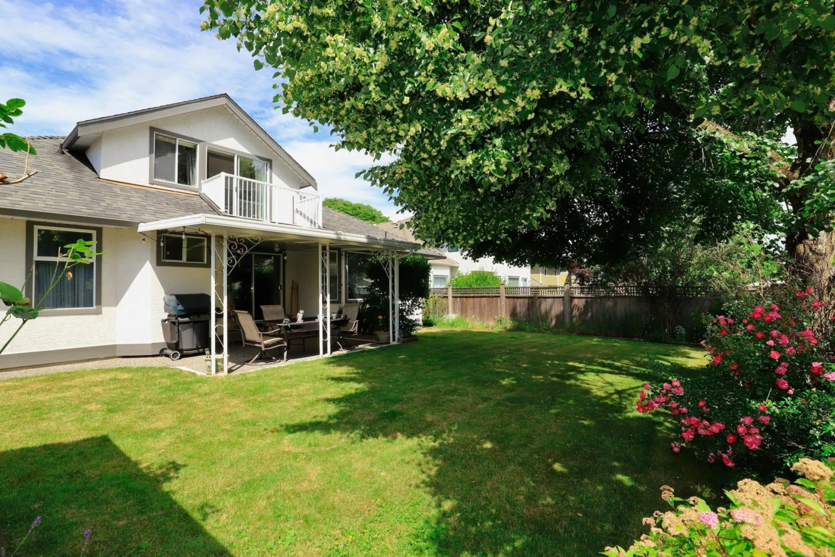 Living Room Photo of 16524 84a Avenue, Surrey, BC