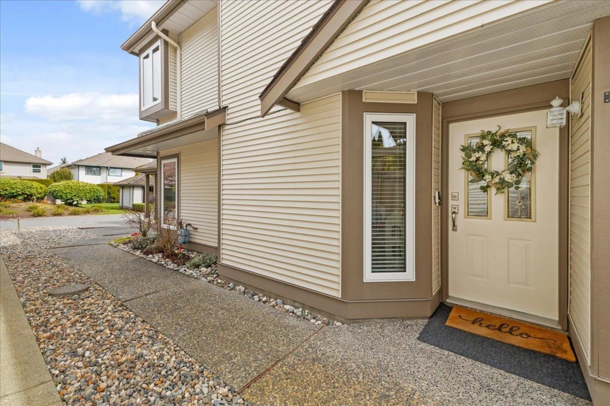 Living Room Photo of 32 4756 62 Street, Delta, BC