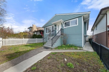 2506 E 45th Avenue, Vancouver, BC, Vancouver — Single Family Residence for sale