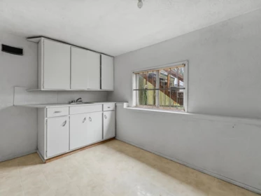 Guest Bathroom Photo of 2206 Eighth Avenue, New Westminster, BC