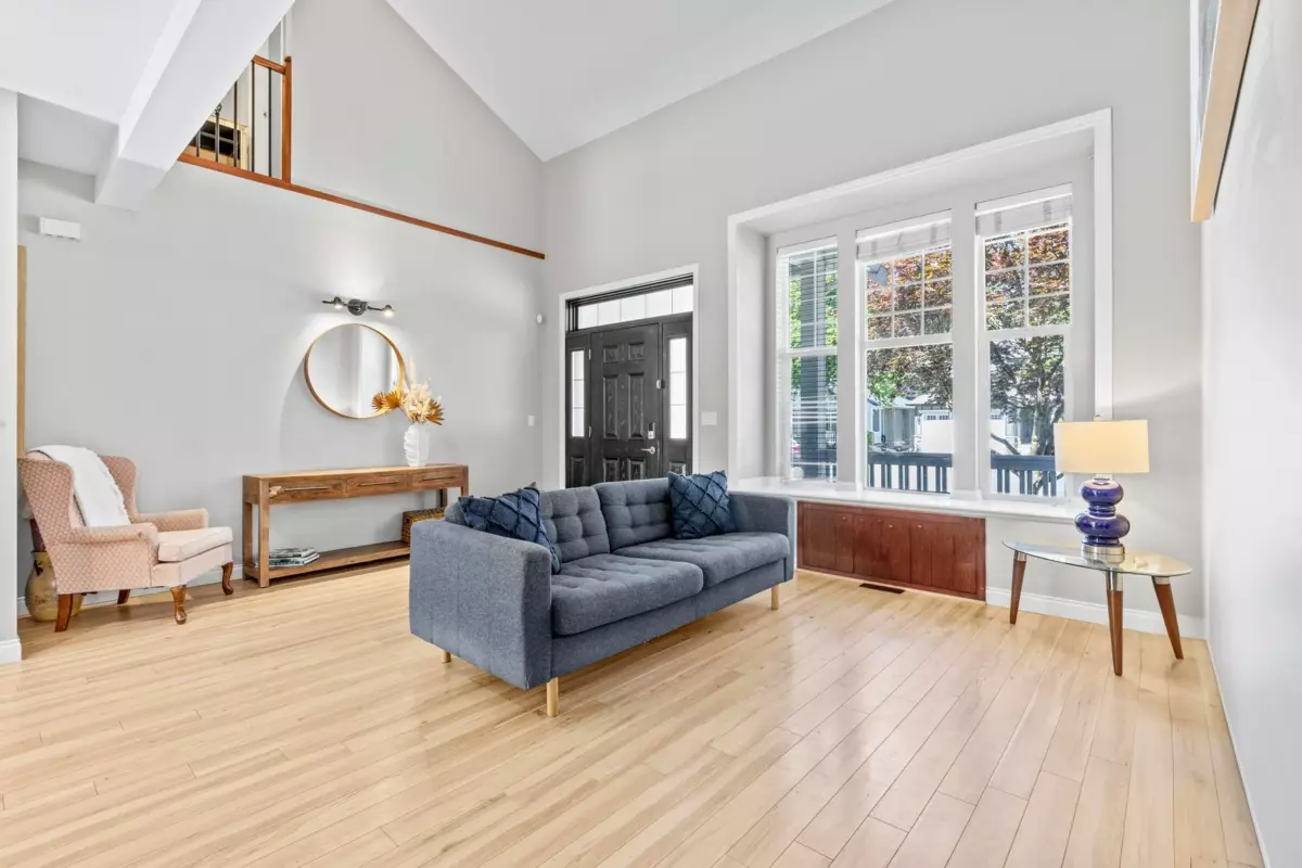 Living Room Photo of 21674 93 Avenue, Langley, BC
