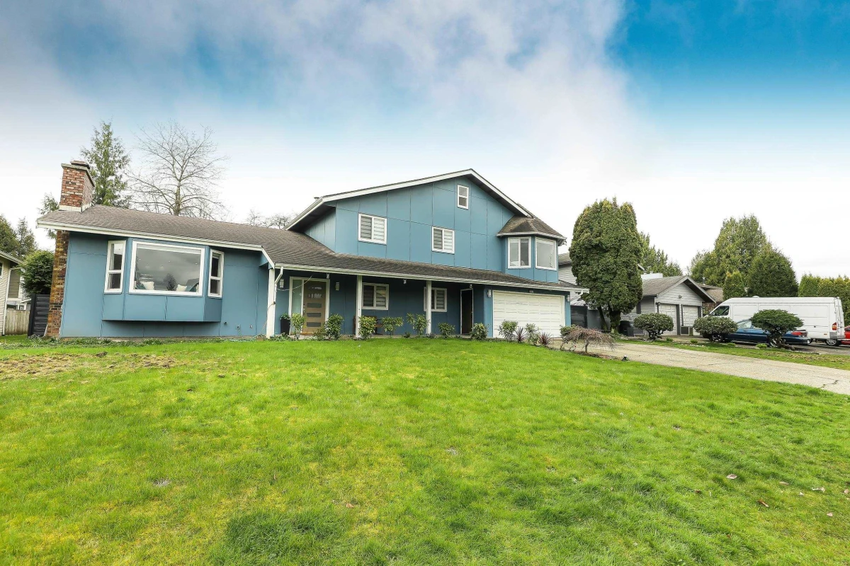 Living Room Photo of 26970 32a Avenue, Langley, BC