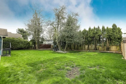 Swimming Pool Photo of 26970 32a Avenue, Langley, BC