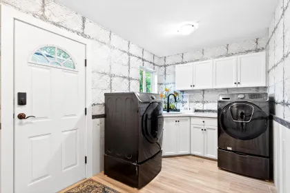Hot Tub / Spa Photo of 14055 29a Avenue, Surrey, BC