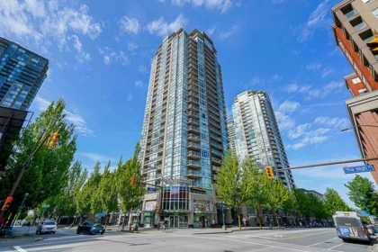 606 2978 Glen Drive, Coquitlam, BC, Coquitlam — Apartment/Condo for sale