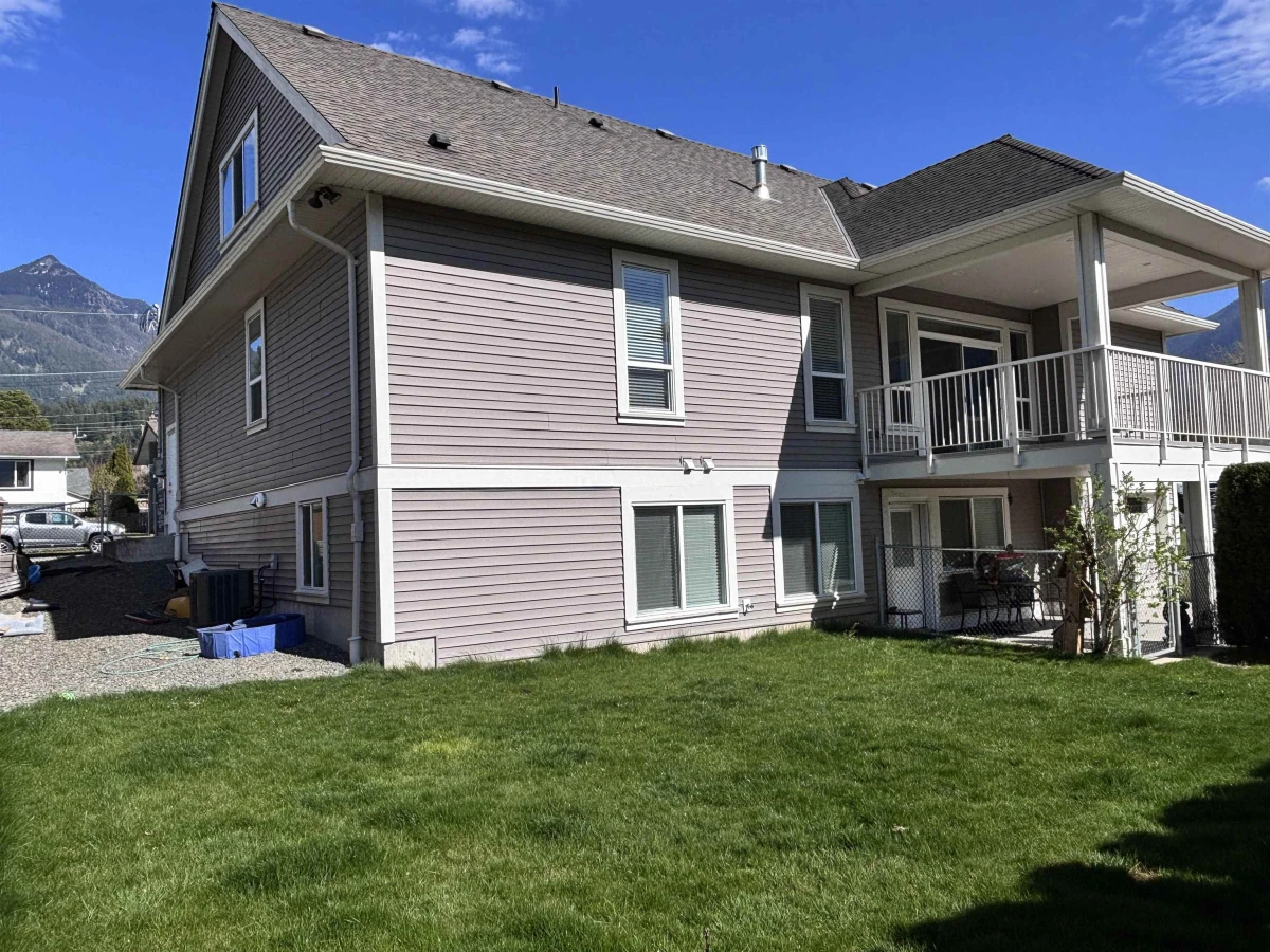 Exterior Rear Photo of 590 Skagit Avenue, Hope, BC