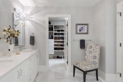 Hallway Photo of 3758 Devonshire Drive, Surrey, BC