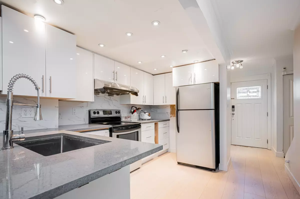 Dining Area Photo of 4814 Fernglen Drive, Burnaby, BC