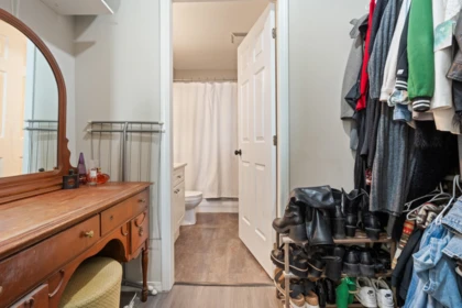 Entry Foyer Photo of 305 33599 2 Avenue, Mission, BC