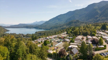 Hot Tub / Spa Photo of 64 1436 Frost Road, Columbia Valley, BC