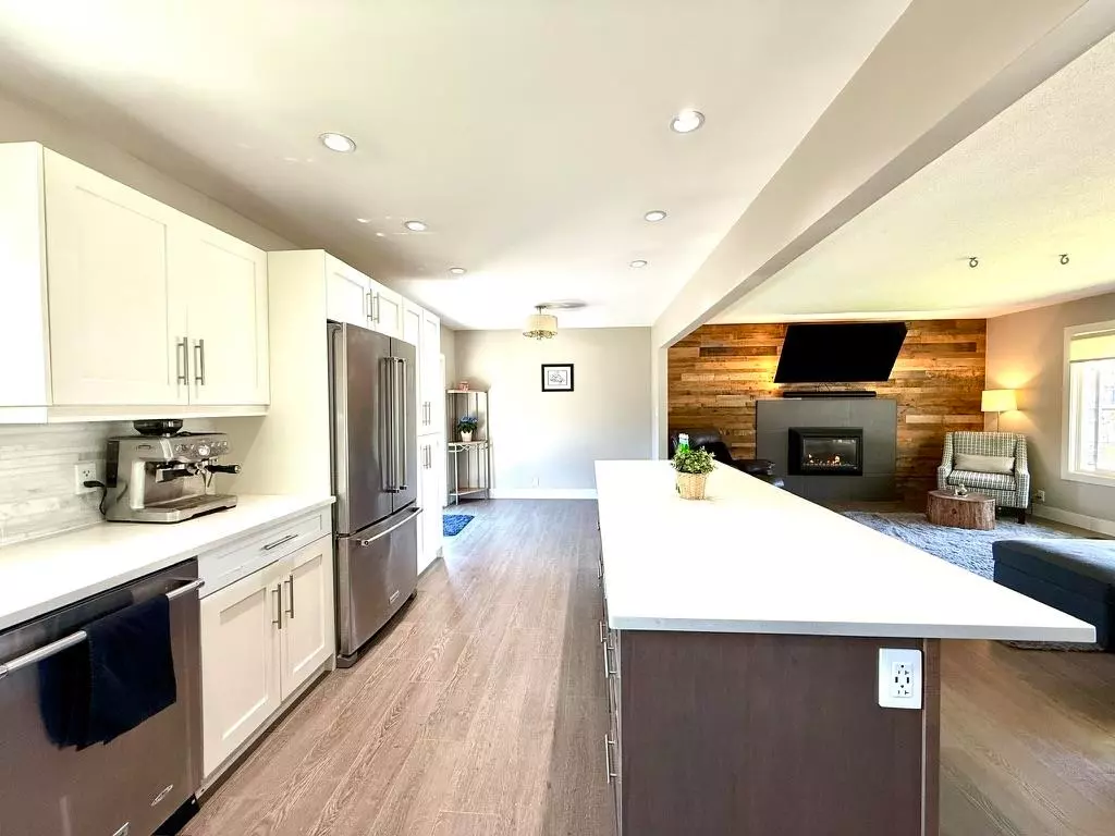 Dining Area Photo of 1820 Cedar Drive, Squamish, BC