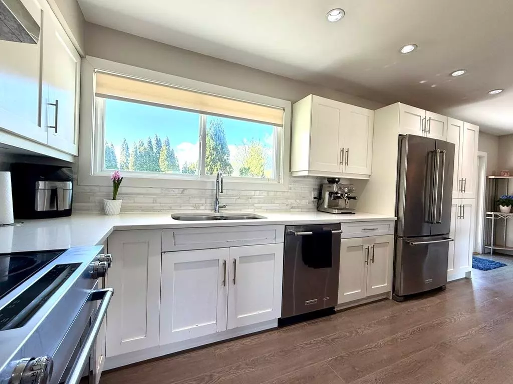 Living Room Photo of 1820 Cedar Drive, Squamish, BC