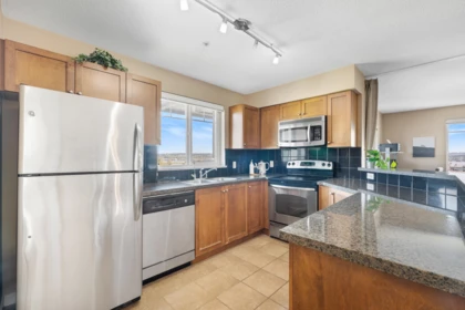 Kitchen Island Photo of 2408 244 Sherbrooke Street, New Westminster, BC