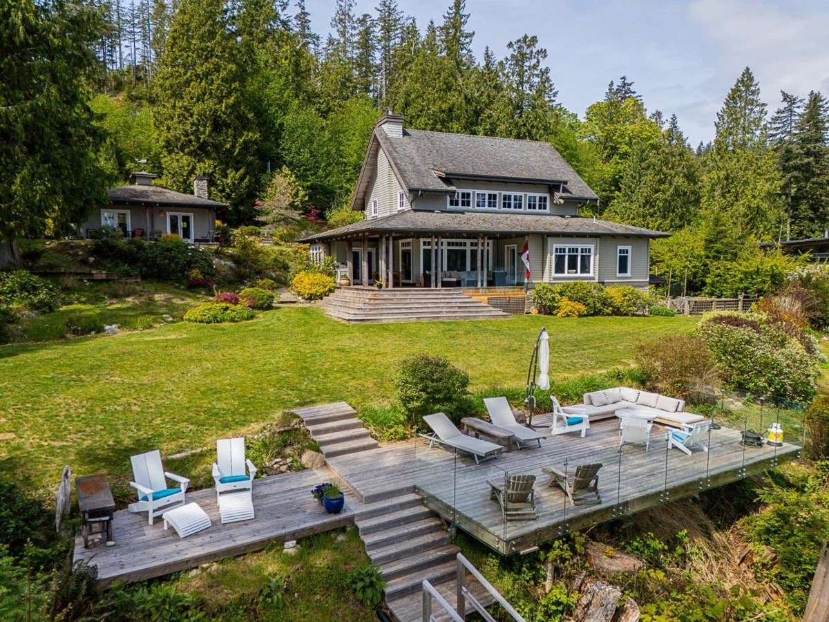 Family Room Photo of 766 The Grove Road, Gambier Island, BC