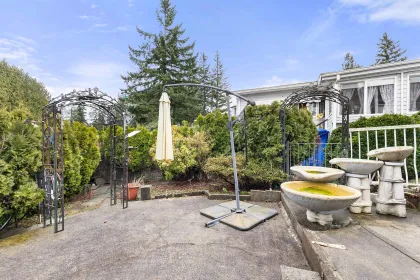 Garden / Landscaping Photo of 61 24330 Fraser Highway, Langley, BC