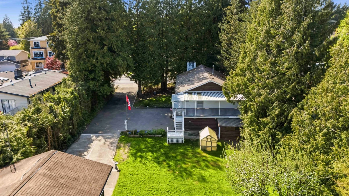Living Room Photo of 5860 172 Street, Surrey, BC