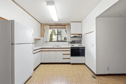 Hallway Photo of 5860 172 Street, Surrey, BC