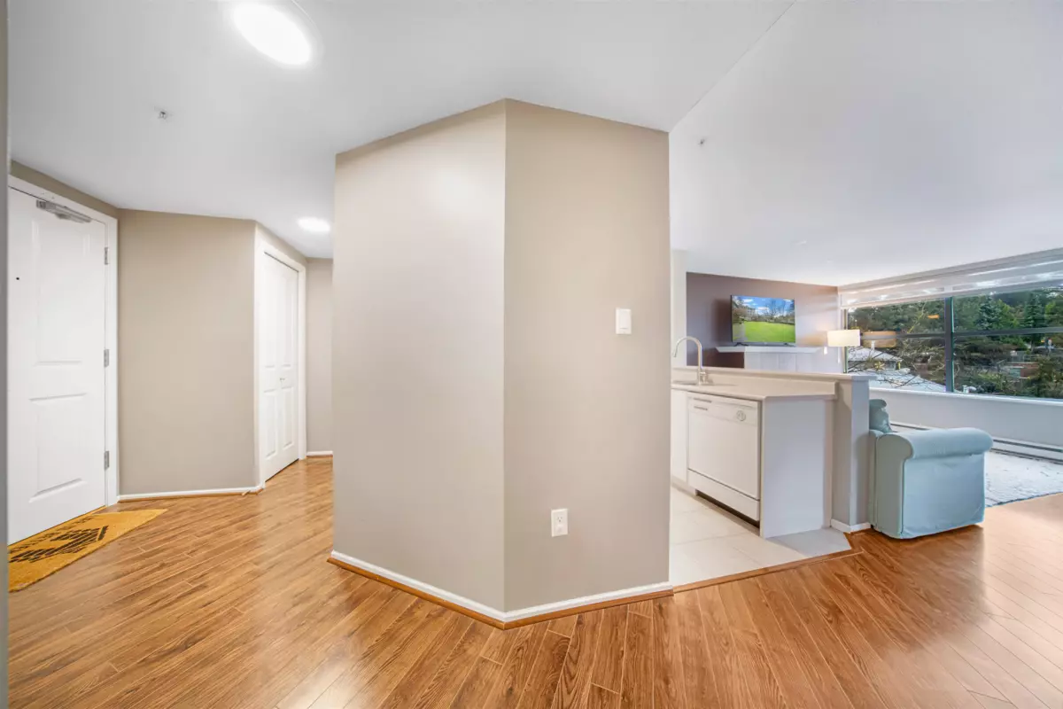 Dining Area Photo of 321 225 Newport Drive, Port Moody, BC