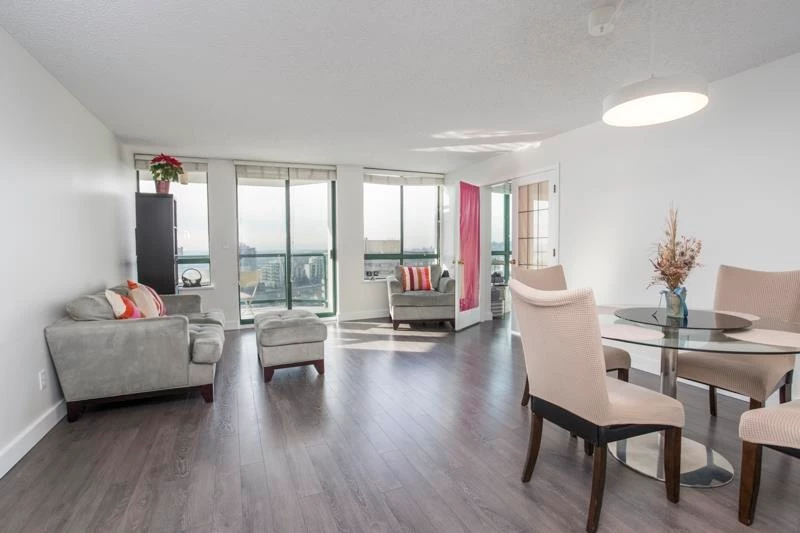 Family Room Photo of 1104 121 Tenth Street, New Westminster, BC