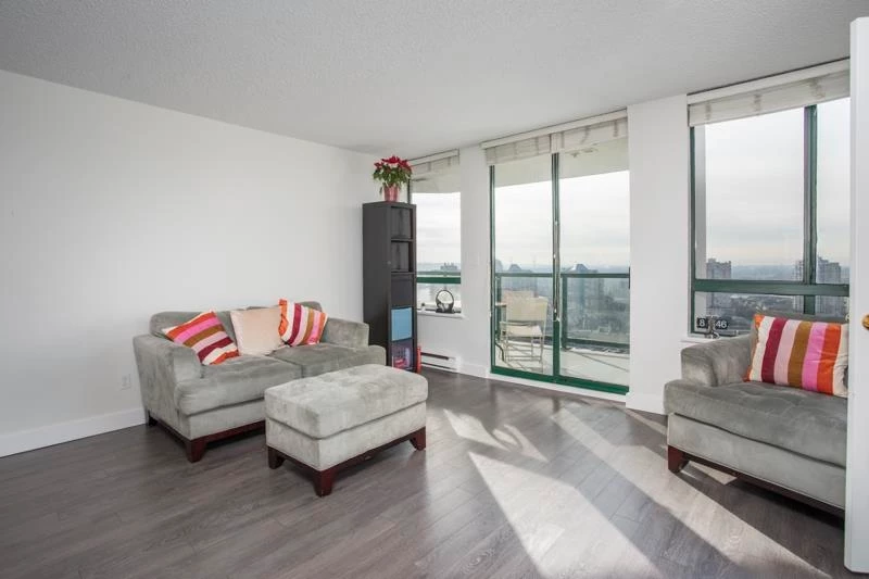 Living Room Photo of 1104 121 Tenth Street, New Westminster, BC