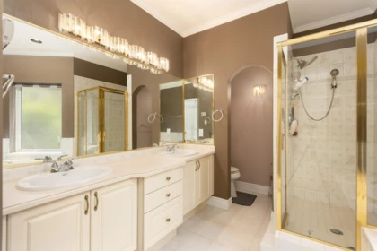 Guest Bathroom Photo of 2488 138 Street, Surrey, BC