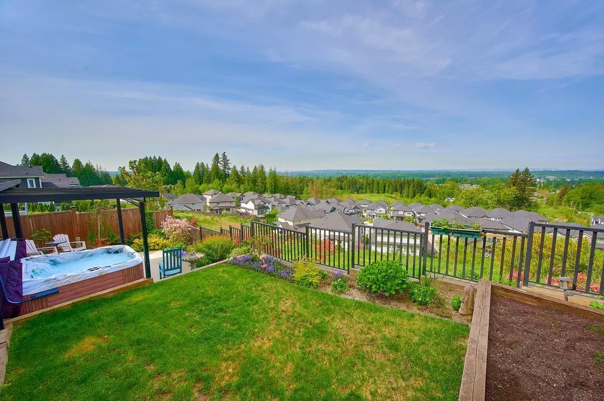 Family Room Photo of 10163 247 Street, Maple Ridge, BC