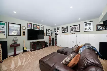 Hallway Photo of 10163 247 Street, Maple Ridge, BC