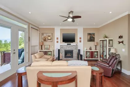 Kitchen Island Photo of 10163 247 Street, Maple Ridge, BC