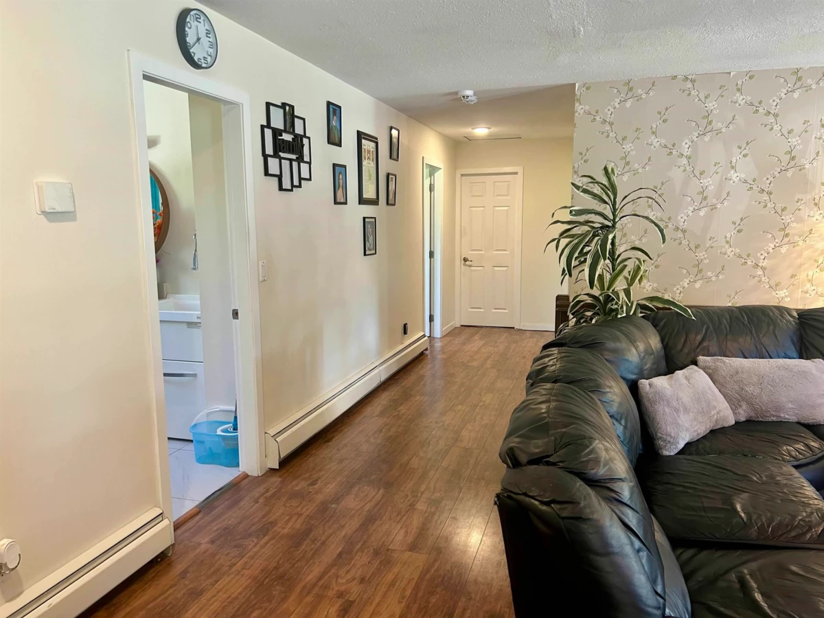 Living Room Photo of 20929 Hunter Place, Maple Ridge, BC