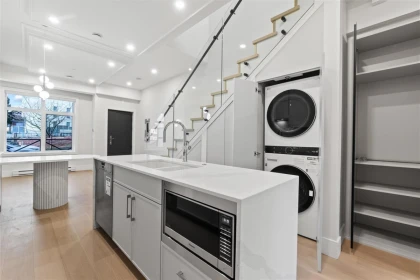 Kitchen Island Photo of 1510 W 61st Avenue, Vancouver, BC