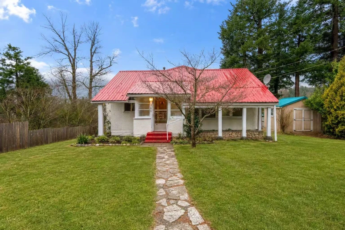 Exterior Rear Photo of 366 Water Avenue, Hope, BC