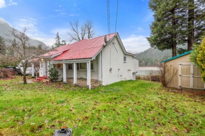 Backyard Photo of 366 Water Avenue, Hope, BC