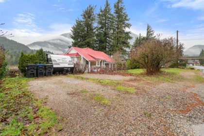 Front Yard Photo of 366 Water Avenue, Hope, BC