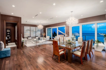 Kitchen Island Photo of 2426 Halston Court, West Vancouver, BC