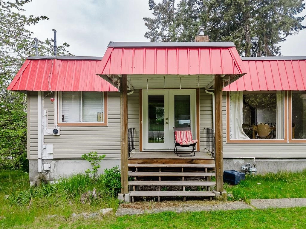 Living Room Photo of 5197 Radcliffe Road, Sechelt, BC