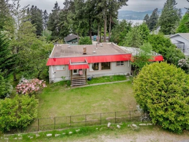 Kitchen Photo of 5197 Radcliffe Road, Sechelt, BC