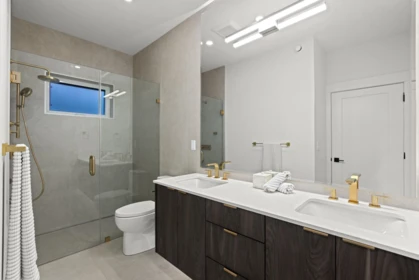Powder Room Photo of 2 4549 W 11th Avenue, Vancouver, BC