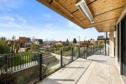 462 W 14th Street, North Vancouver, BC, North Vancouver — Single Family Residence for sale