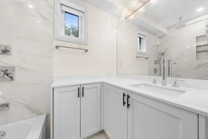 Hot Tub / Spa Photo of 462 W 14th Street, North Vancouver, BC