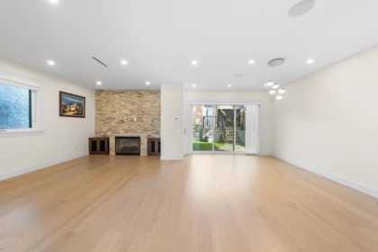 Office / Den Photo of 462 W 14th Street, North Vancouver, BC
