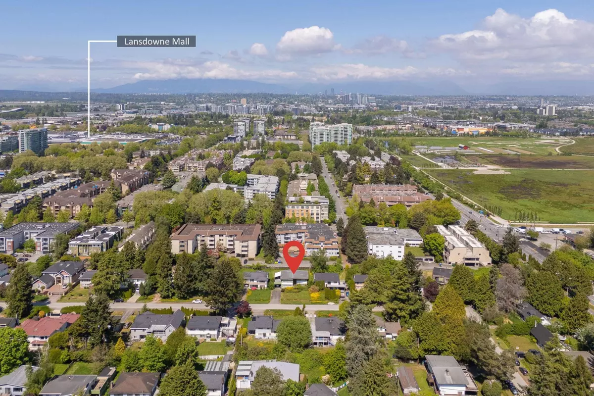 Family Room Photo of 8371 Spires Road, Richmond, BC