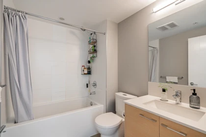 Entry Foyer Photo of 519 13963 105 Boulevard, Surrey, BC
