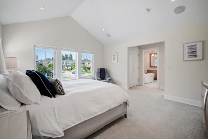 Hallway Photo of 1516 129a Street, Surrey, BC
